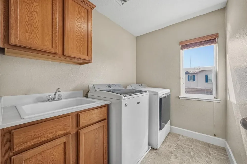 5272 Glimmer Way Sacramento, CA 95835