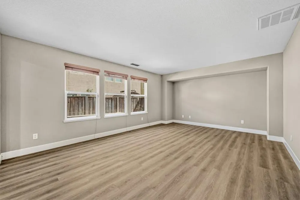 5272 Glimmer Way Sacramento, CA 95835