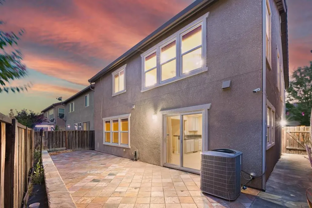 5272 Glimmer Way Sacramento, CA 95835