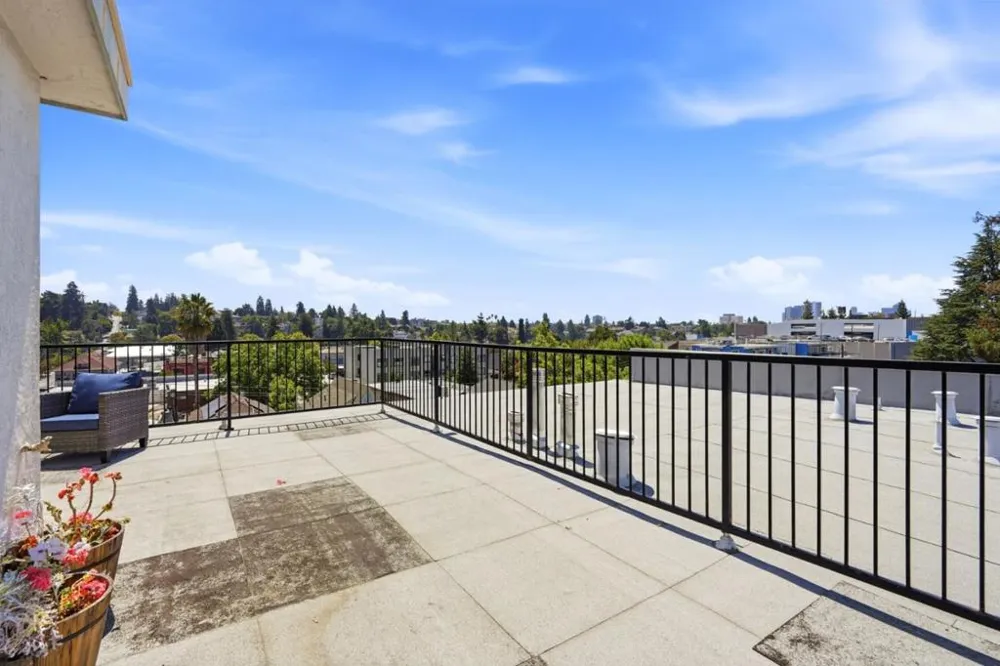 3877 Howe Street #108 Oakland, CA 94611