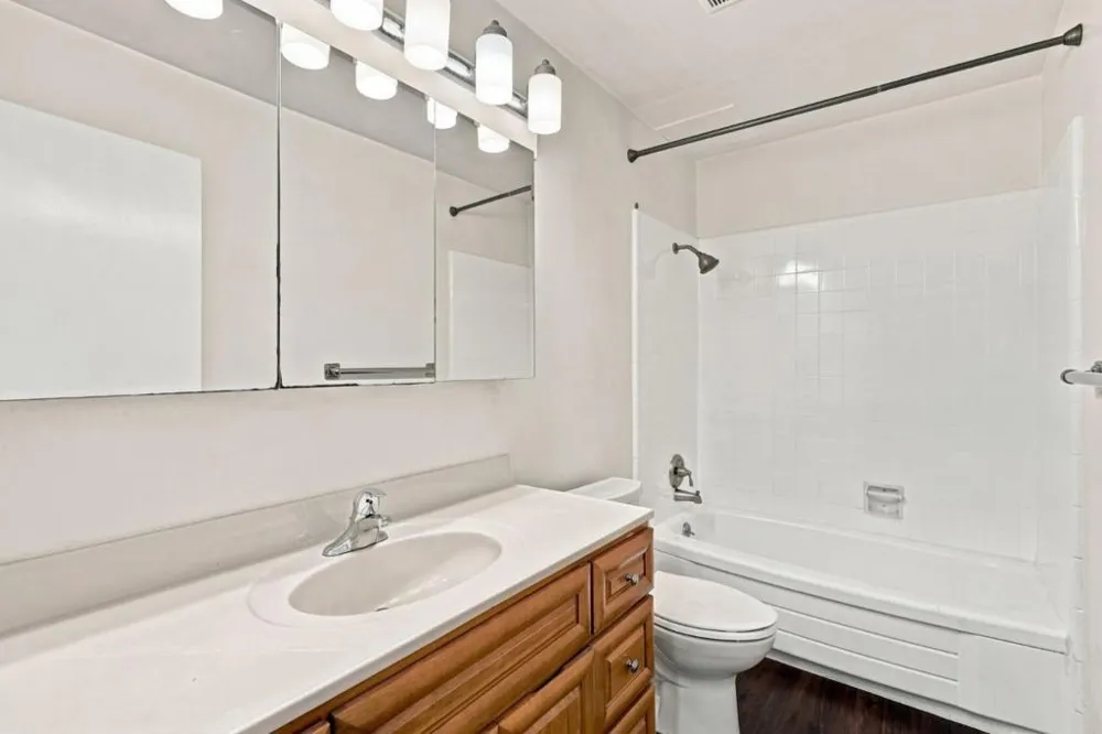 3877 Howe Street #108 Oakland, CA 94611
