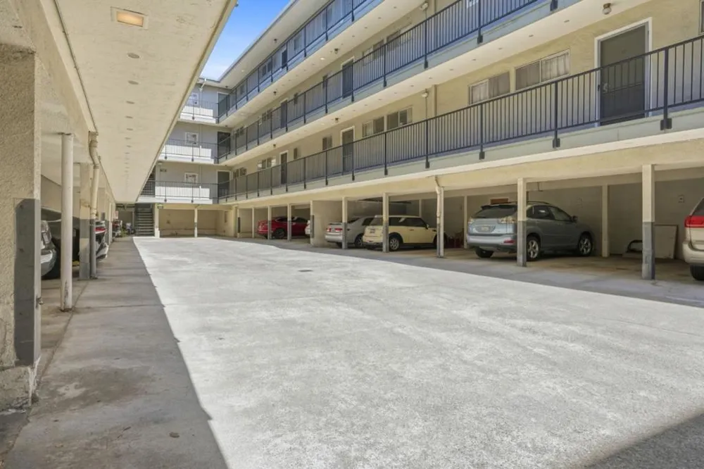 3877 Howe Street #108 Oakland, CA 94611