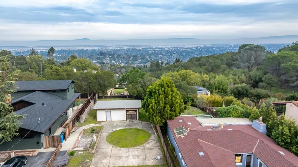 3699 OAK KNOLL DRIVE Redwood City, CA 94062