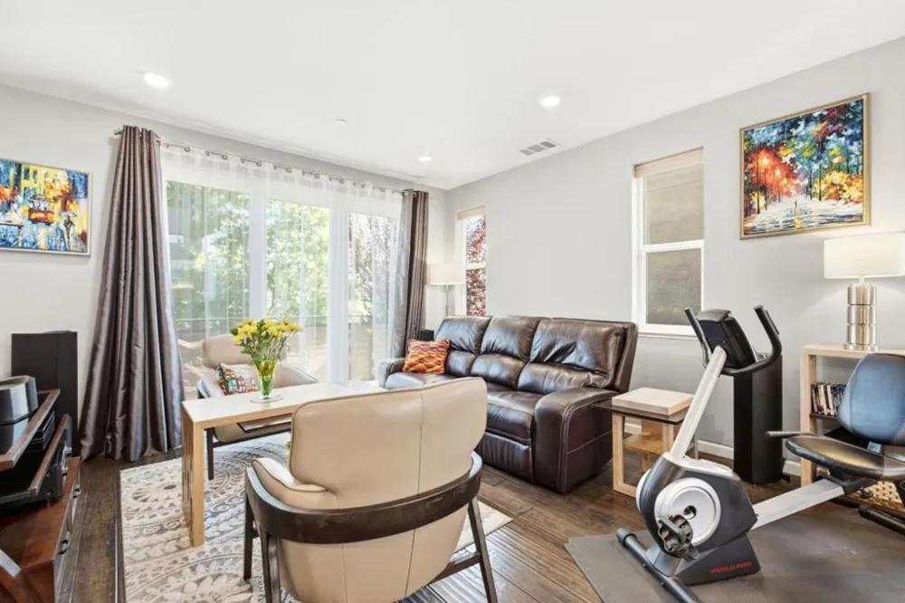 132 Llano De Los Robles Avenue San Jose, CA 95136