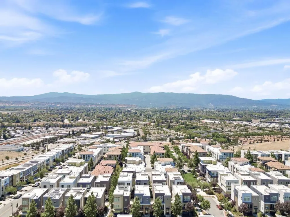 132 Llano De Los Robles Avenue San Jose, CA 95136