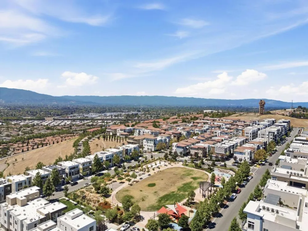 132 Llano De Los Robles Avenue San Jose, CA 95136