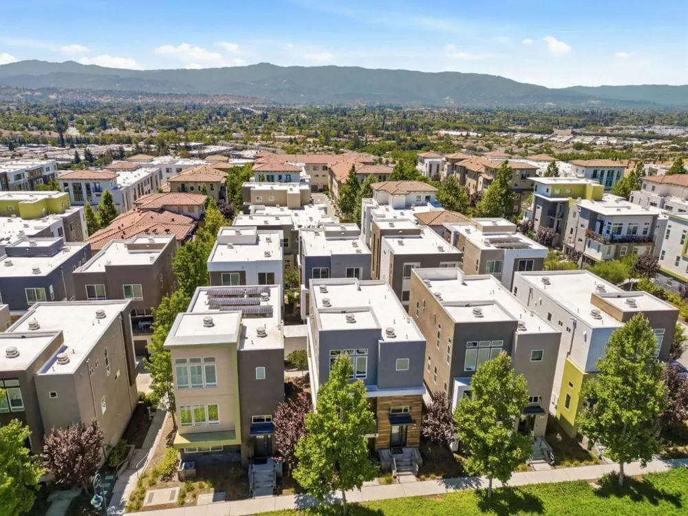 132 Llano De Los Robles Avenue San Jose, CA 95136