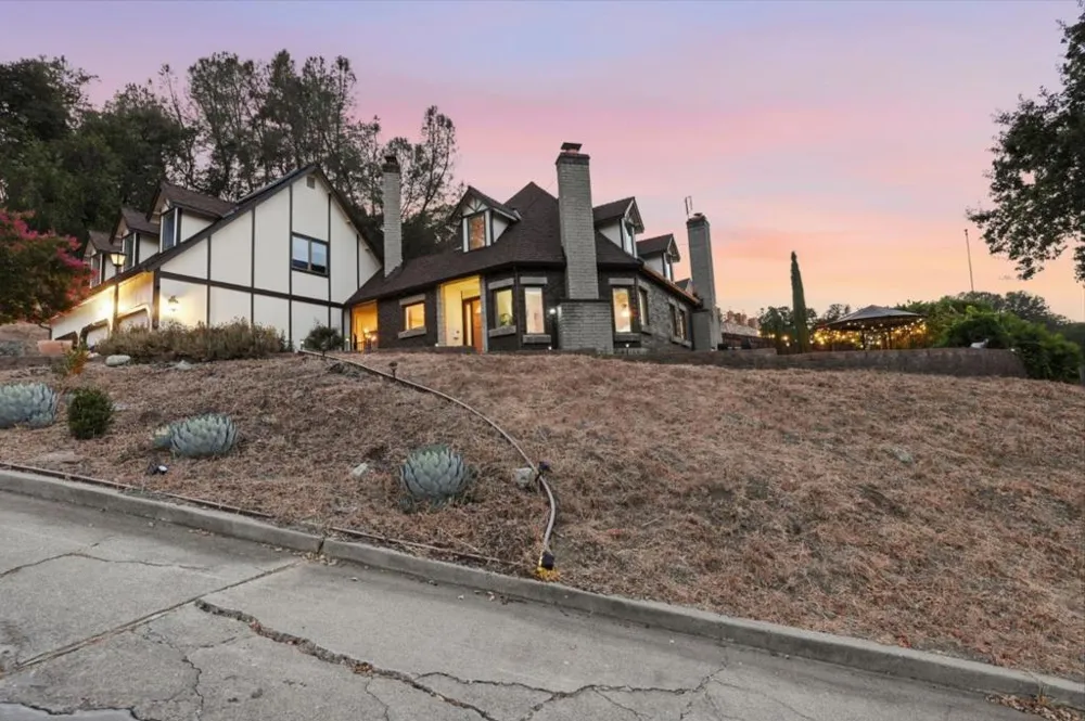 16955 Uvas Road Morgan Hill, CA 95037