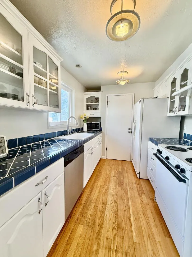 786 Arguello Street #108 Redwood City, CA 94063