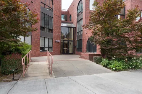345 Lorton Avenue #304