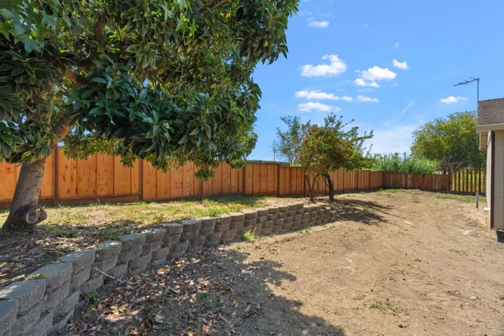 18 Hawthorne Avenue Watsonville, CA 95076
