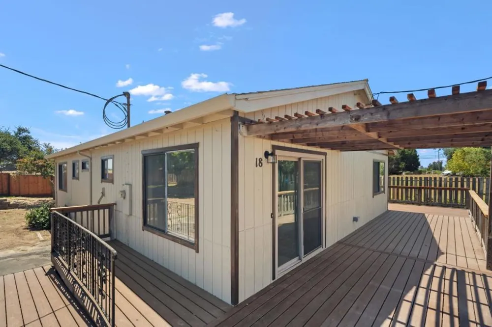 18 Hawthorne Avenue Watsonville, CA 95076