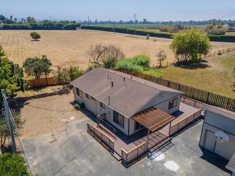18 Hawthorne Avenue Watsonville, CA 95076