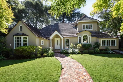 320 Arlington Way