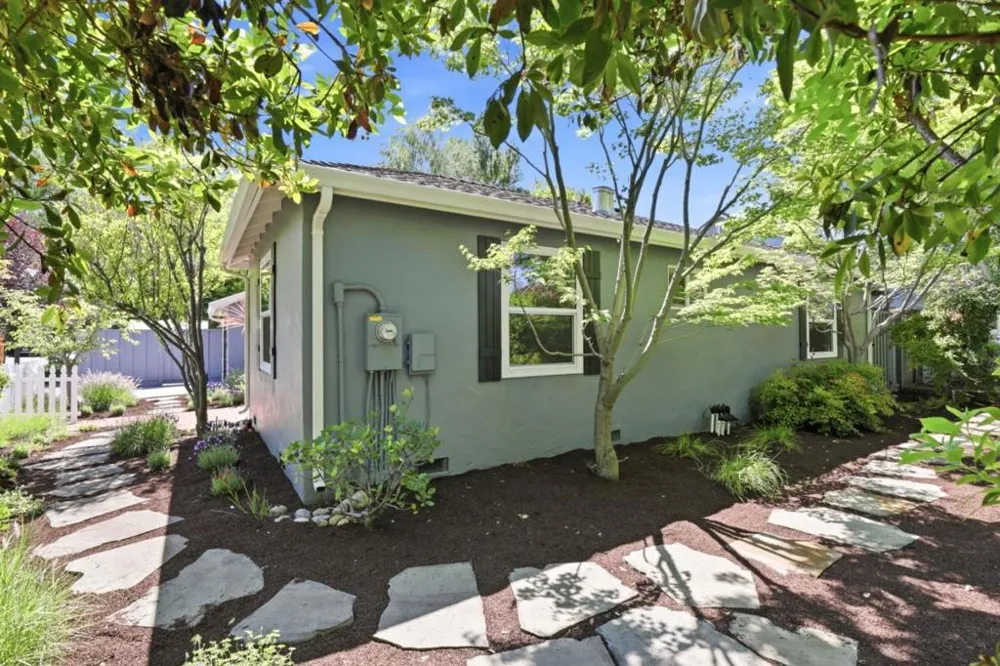 699 Oregon Avenue Palo Alto, CA 94301