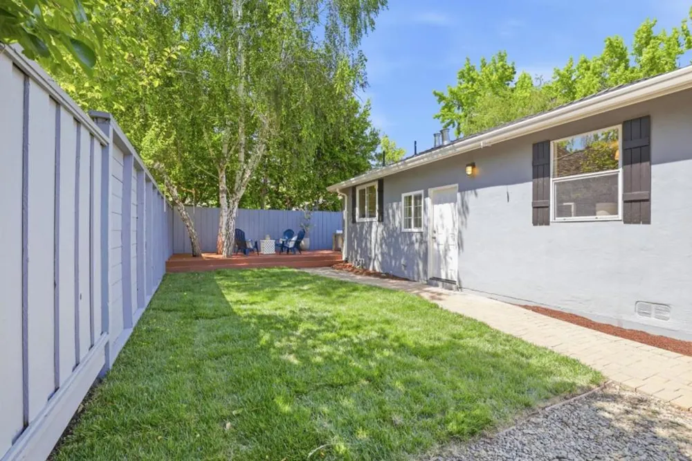699 Oregon Avenue Palo Alto, CA 94301