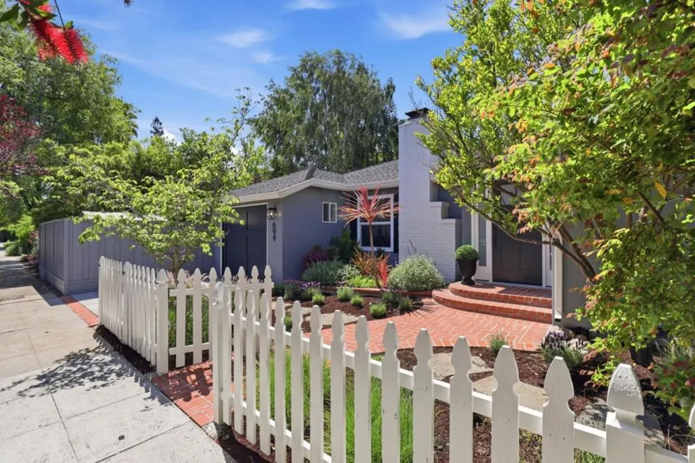 699 Oregon Avenue Palo Alto, CA 94301