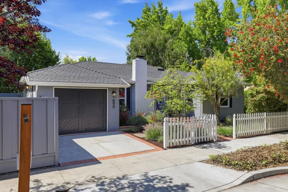 699 Oregon Avenue Palo Alto, CA 94301