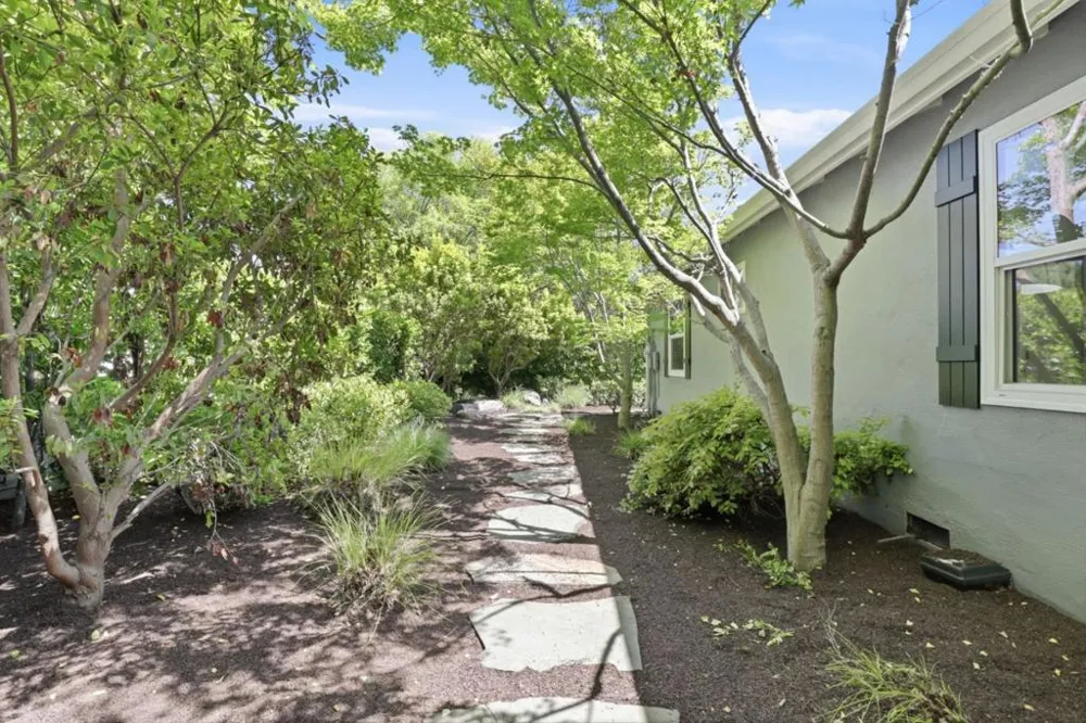 699 Oregon Avenue Palo Alto, CA 94301