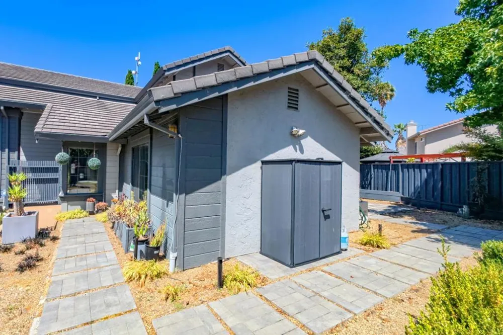 32811 Palmdale Court Union City, CA 94587
