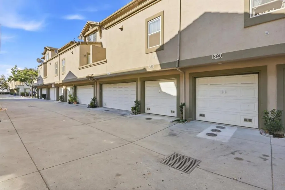 886 Fascination Place Milpitas, CA 95035