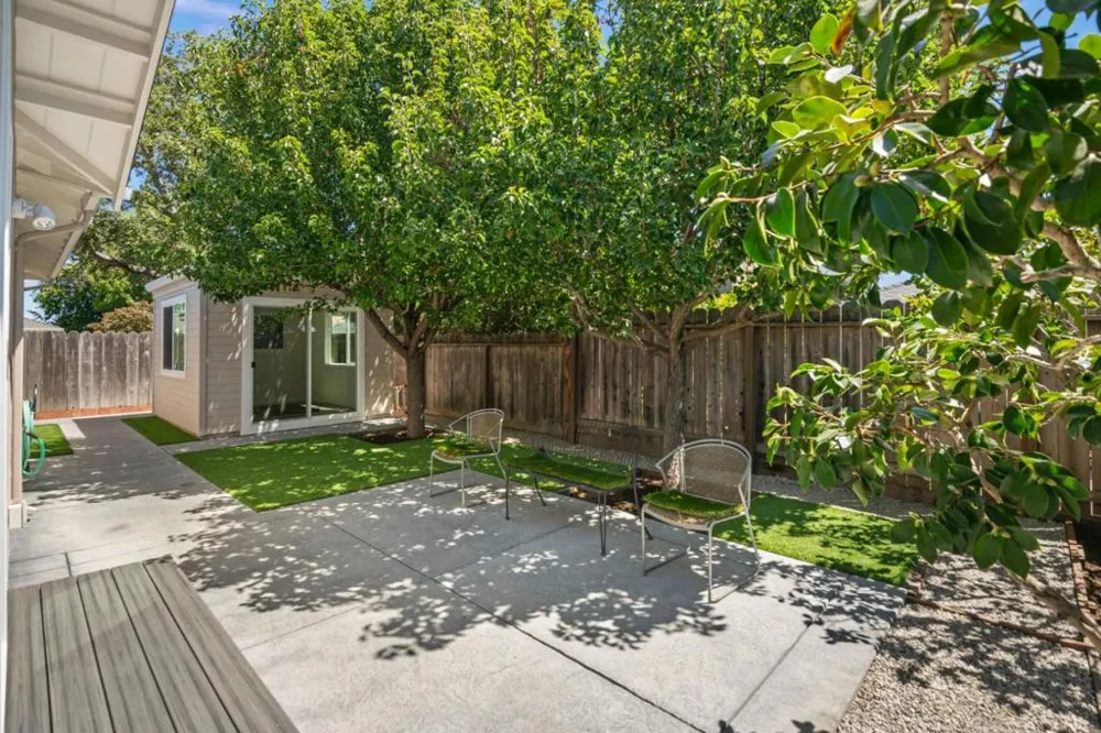 20 Robin Way San Carlos, CA 94070