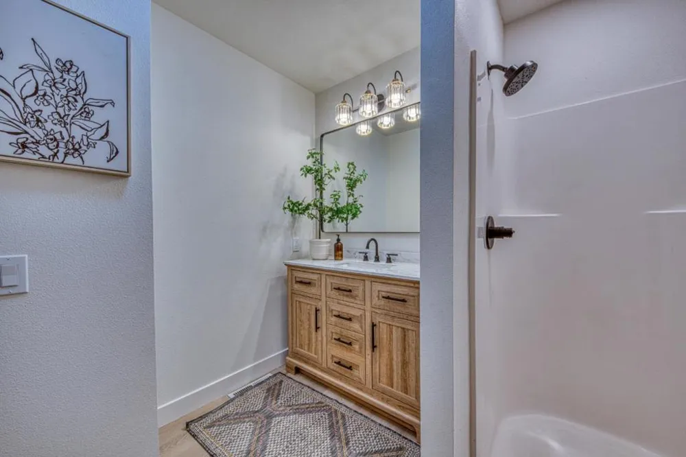 186 San Benancio Road Salinas, CA 93908