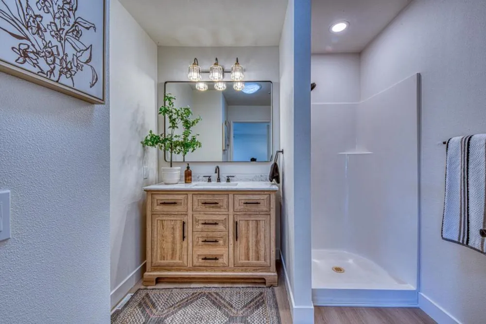 186 San Benancio Road Salinas, CA 93908