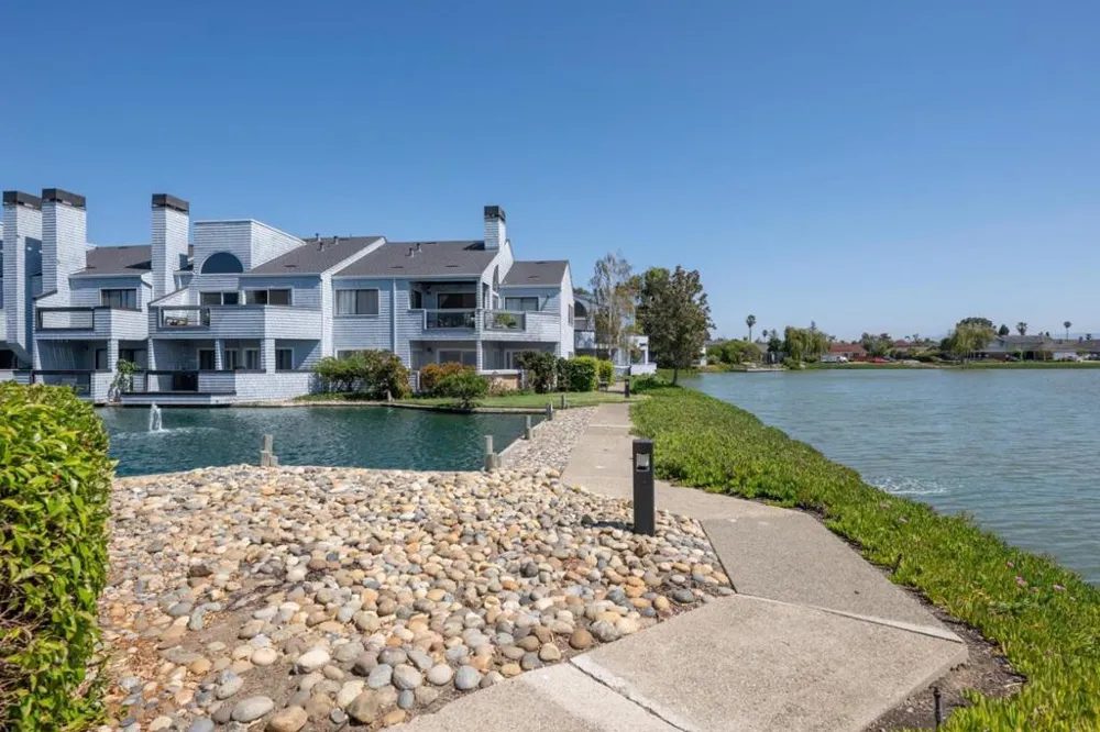 20 Eddystone Court Redwood City, CA 94065