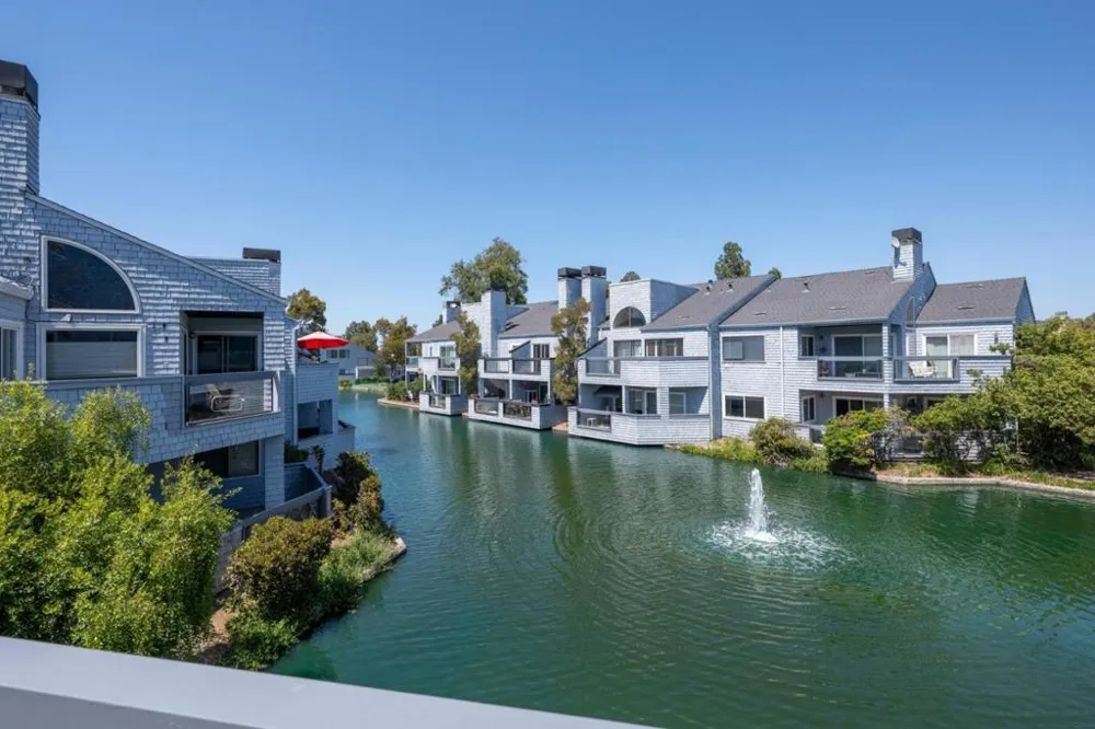 20 Eddystone Court Redwood City, CA 94065
