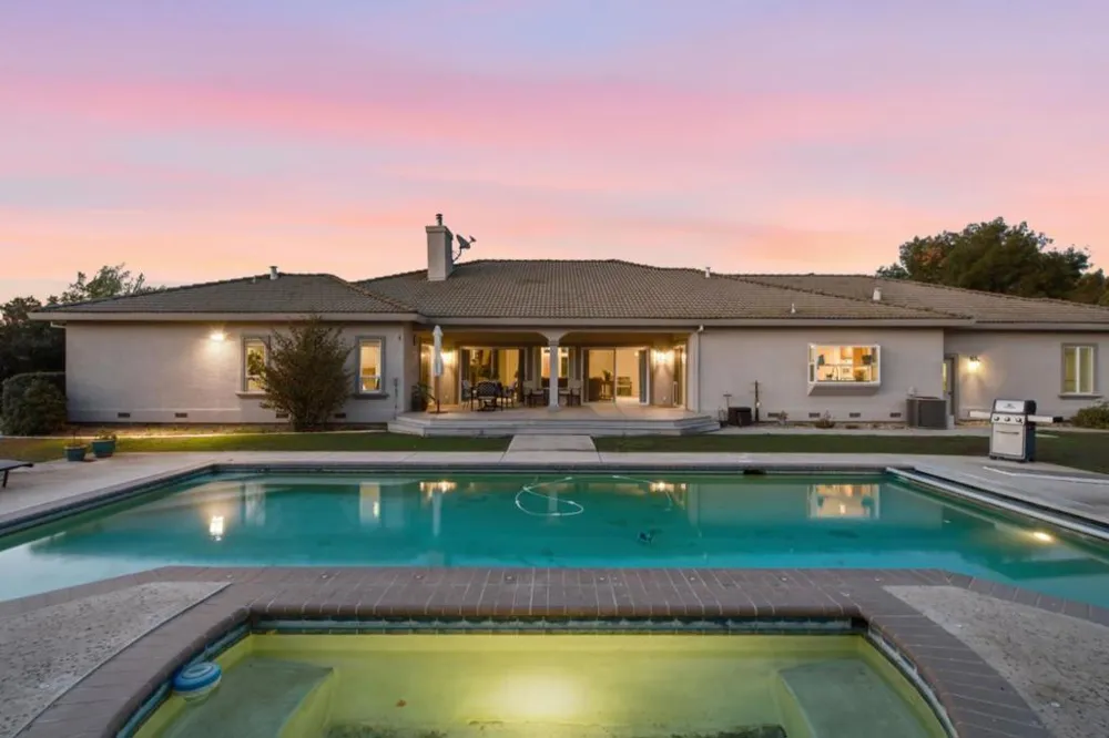 945 Union Road Hollister, CA 95023
