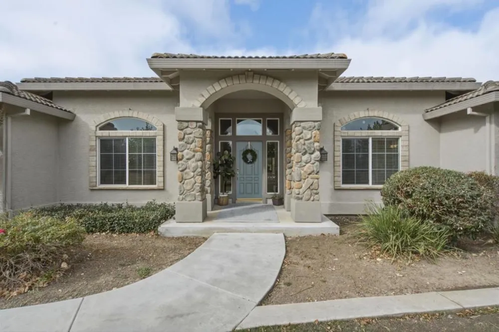 945 Union Road Hollister, CA 95023