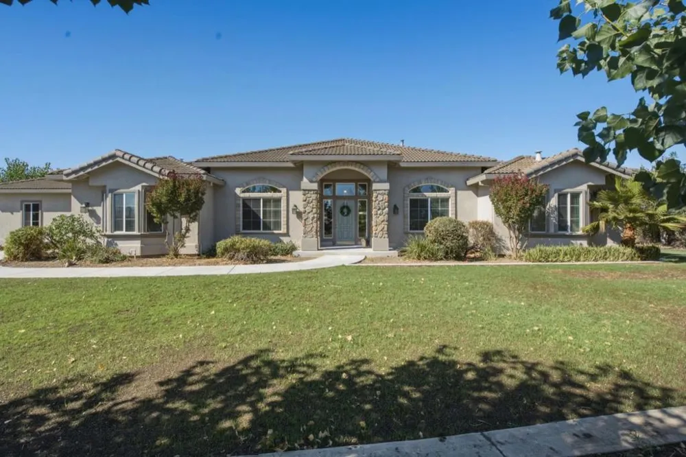 945 Union Road Hollister, CA 95023