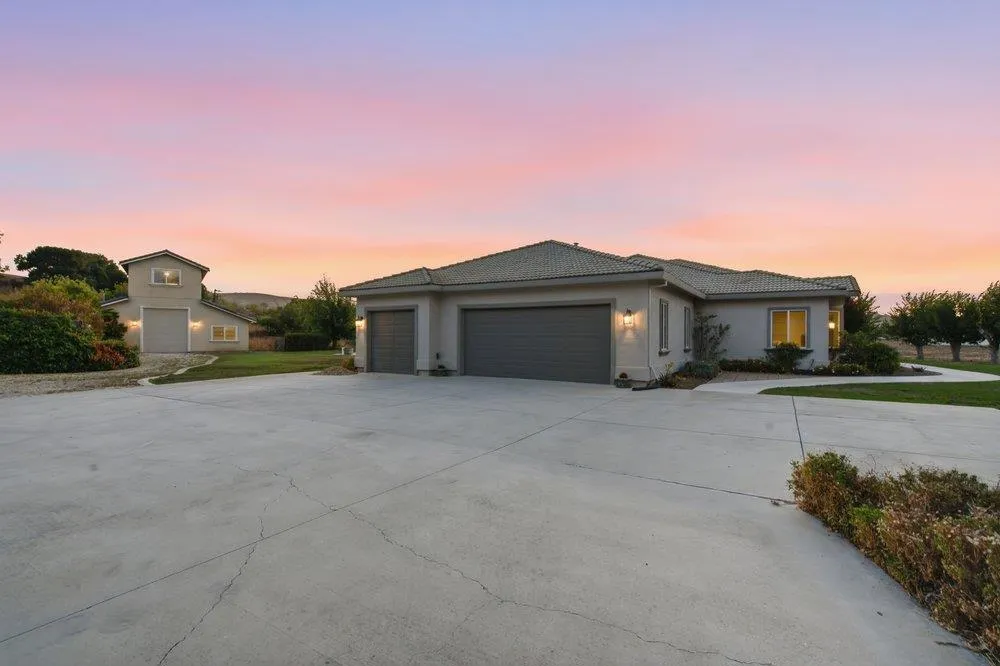 945 Union Road Hollister, CA 95023