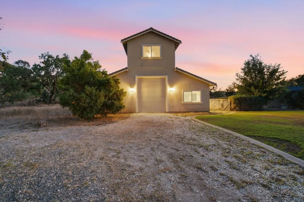 945 Union Road Hollister, CA 95023