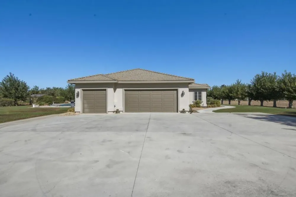 945 Union Road Hollister, CA 95023