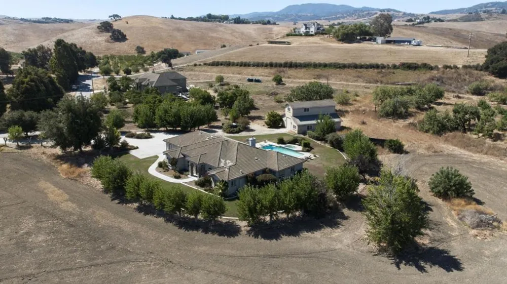 945 Union Road Hollister, CA 95023