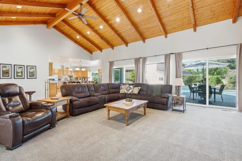 945 Union Road Hollister, CA 95023