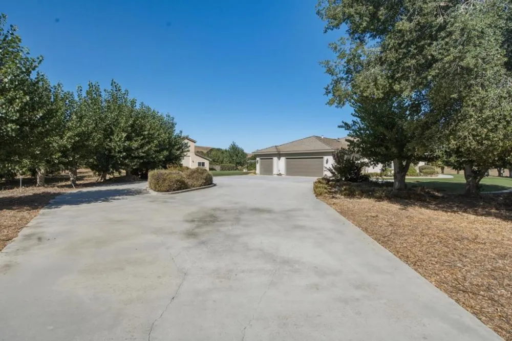 945 Union Road Hollister, CA 95023