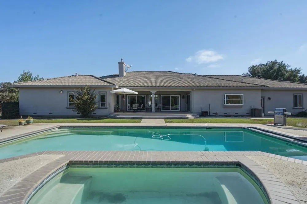 945 Union Road Hollister, CA 95023