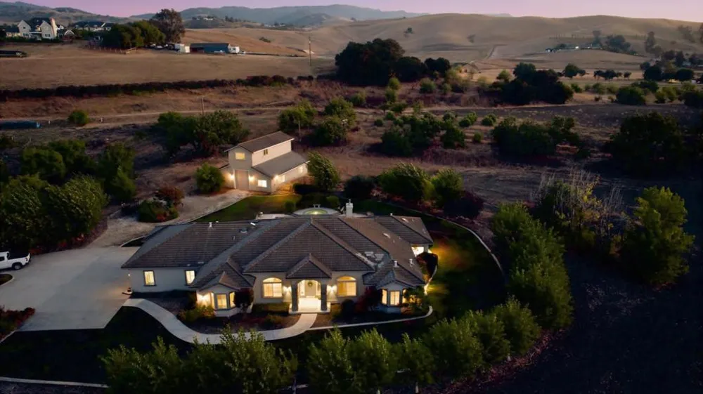 945 Union Road Hollister, CA 95023