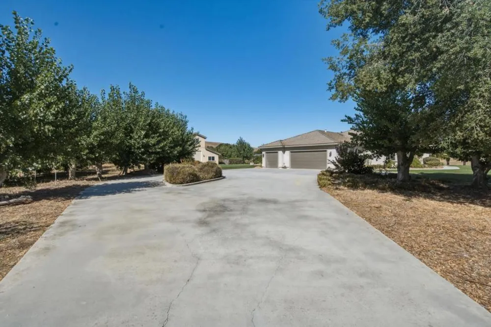 945 Union Road Hollister, CA 95023
