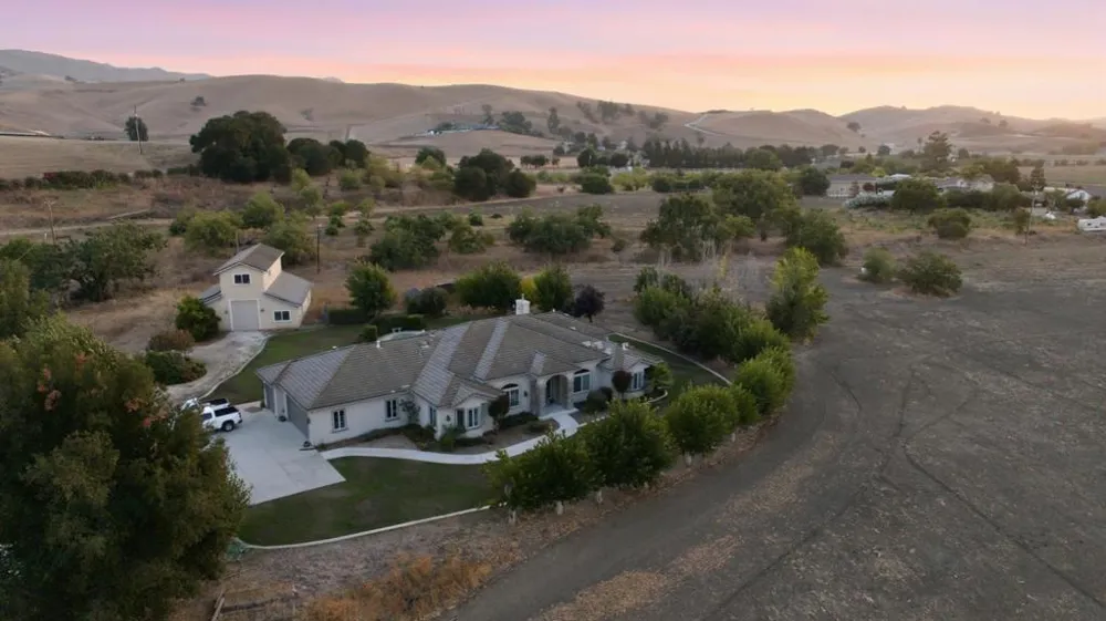 945 Union Road Hollister, CA 95023