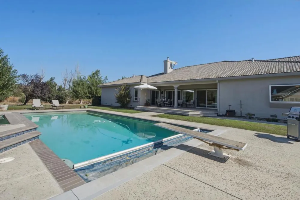 945 Union Road Hollister, CA 95023