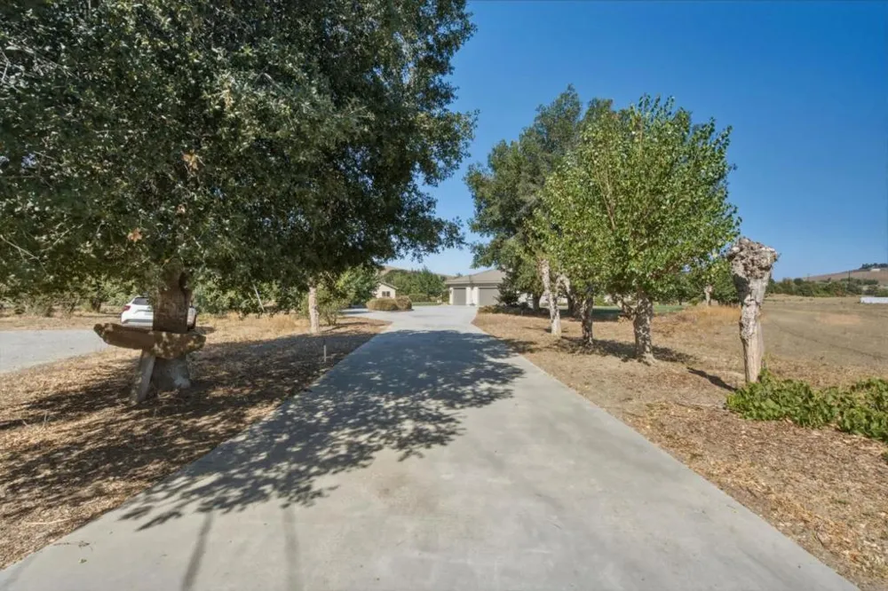 945 Union Road Hollister, CA 95023