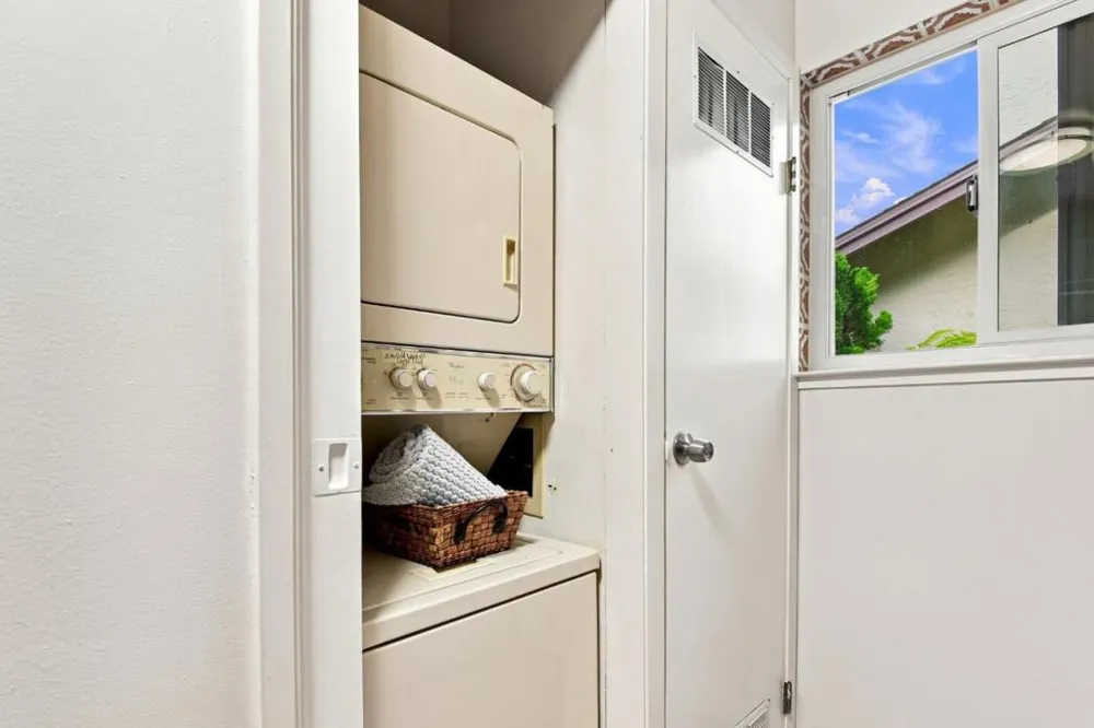 1161 ODDSTAD BOULEVARD Pacifica, CA 94044