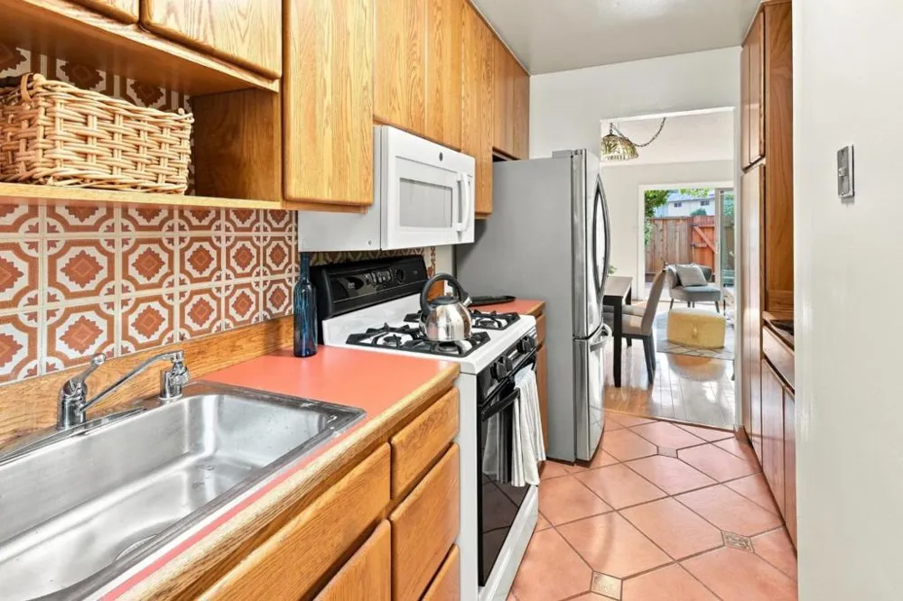 1161 ODDSTAD BOULEVARD Pacifica, CA 94044