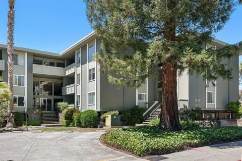 1458 Hudson Street #207