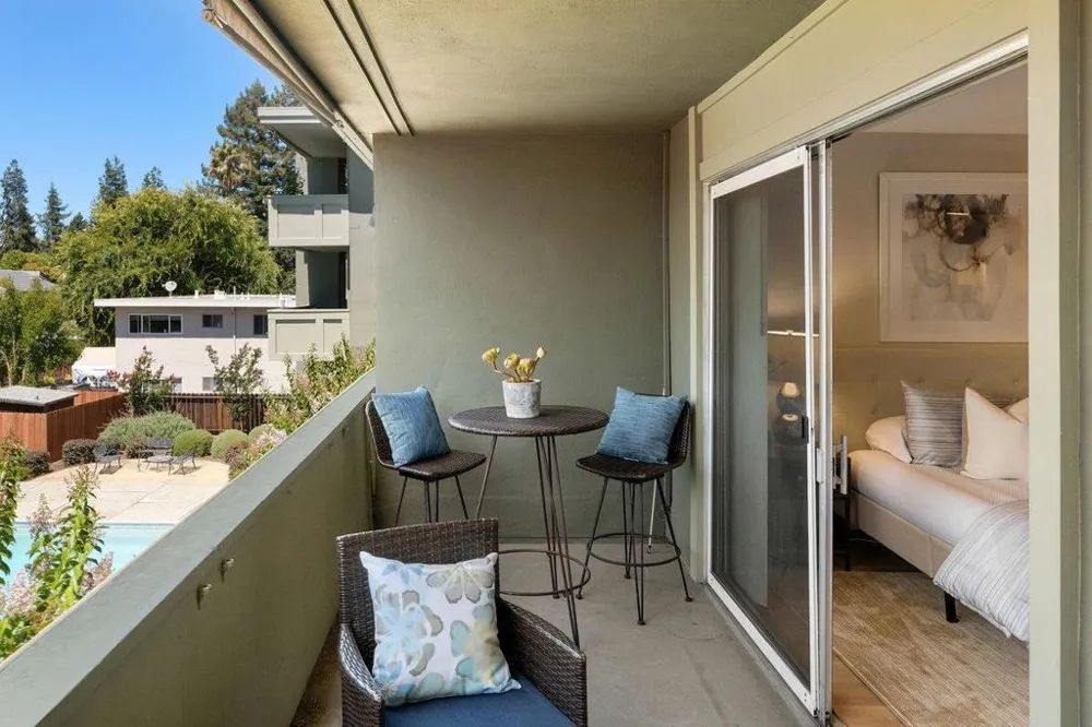 1458 Hudson Street #207 Redwood City, CA 94061