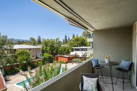 1458 Hudson Street #207